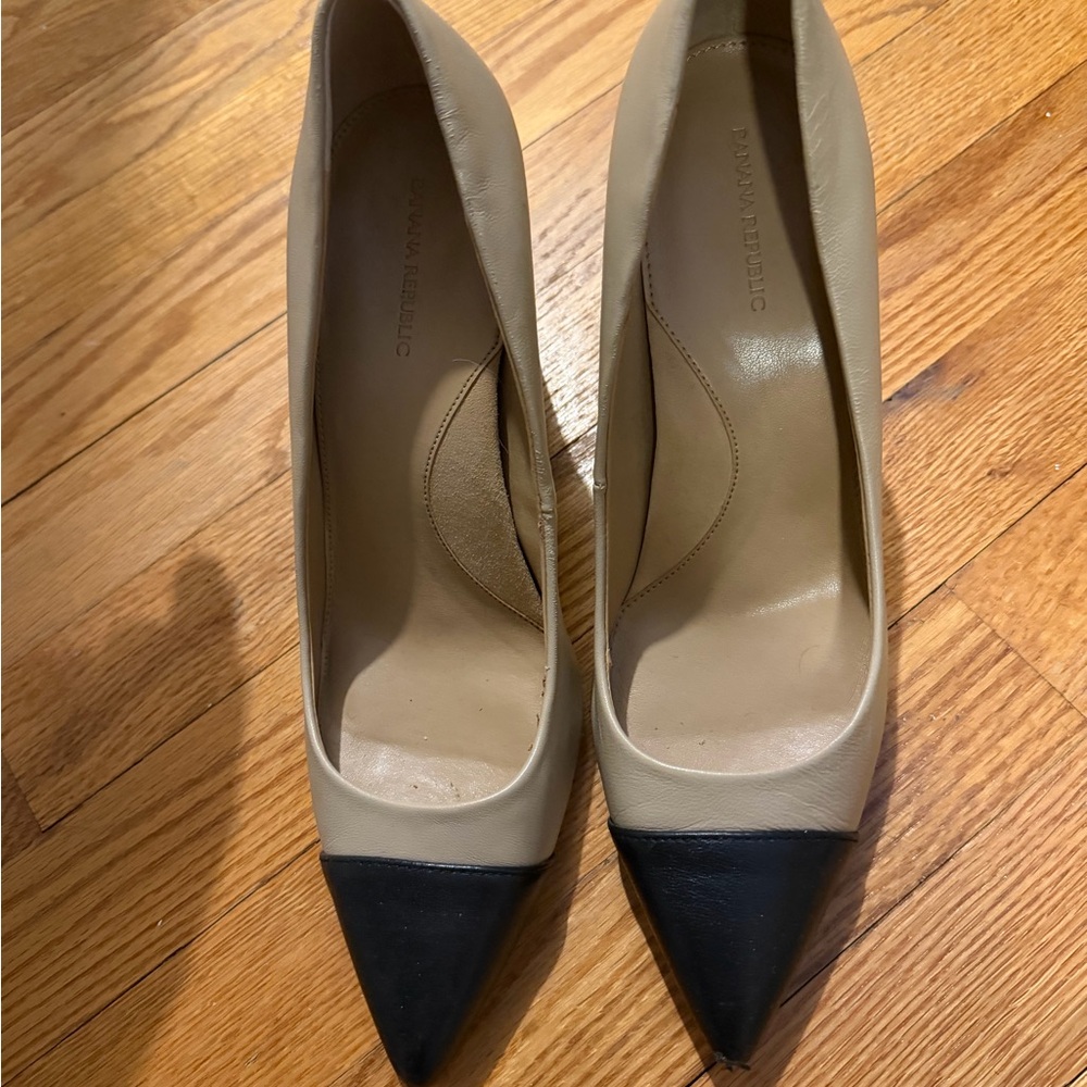 Banana Republic Two-Tone Black and Tan color block Heels